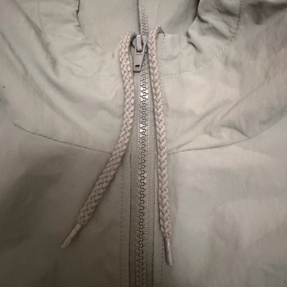 YZY Windbreaker (NEVER WORN, Size 2. Fits L/XL) - Picture 4 of 4